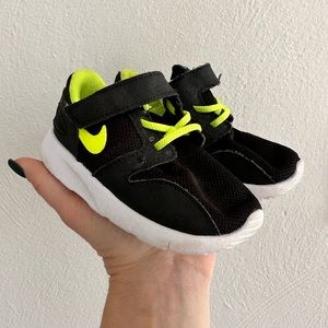 Nike sneakers for baby boy sz: 6